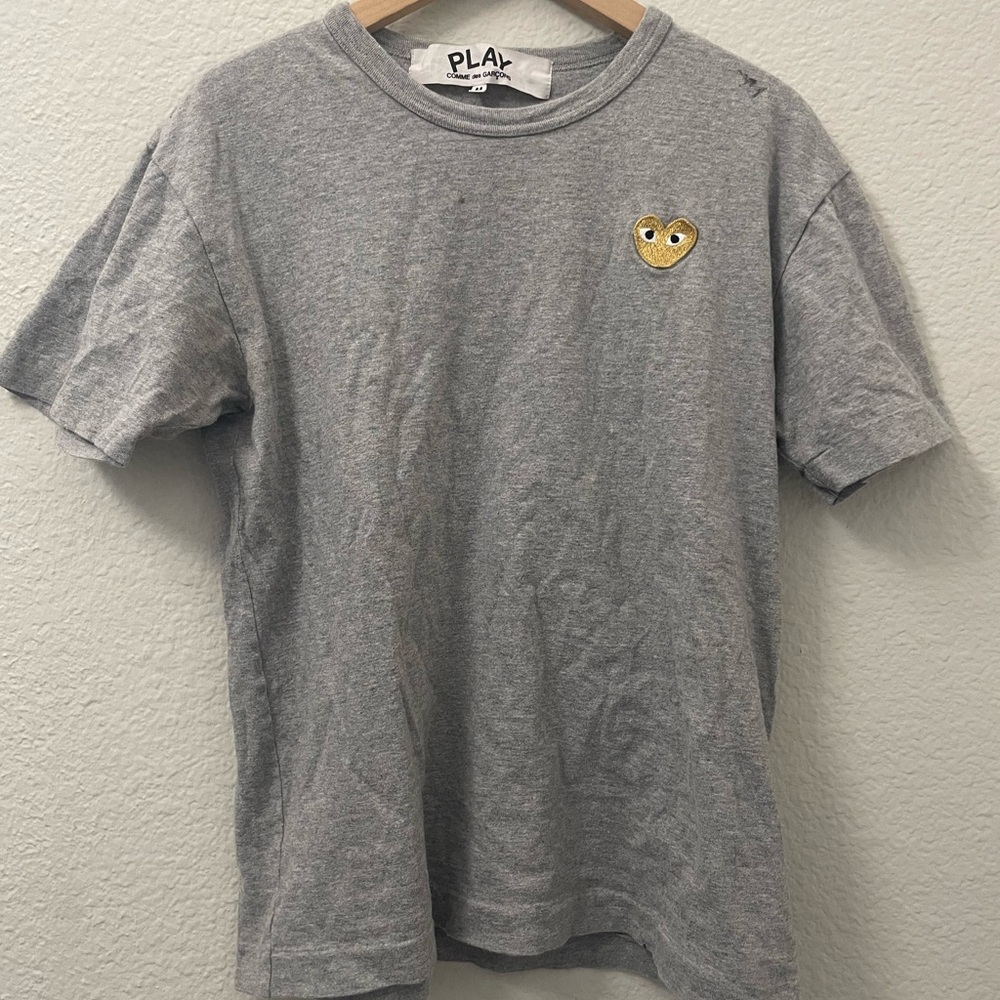 PLAY by comme des garcons Gray T-Shirt with Heart Patch authentic medium grey
